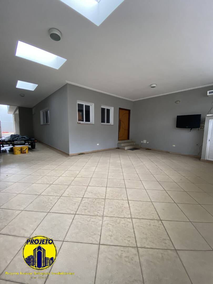 Casa para alugar com 4 quartos, 300m² - Foto 2