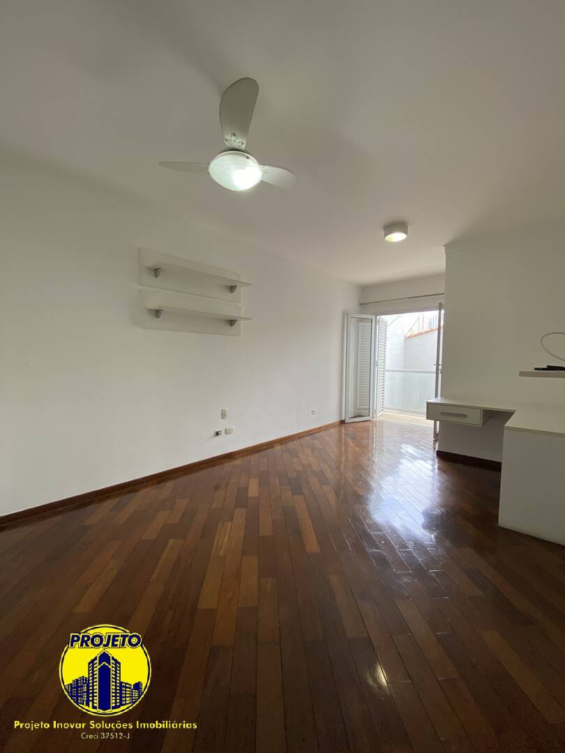 Casa para alugar com 4 quartos, 300m² - Foto 4