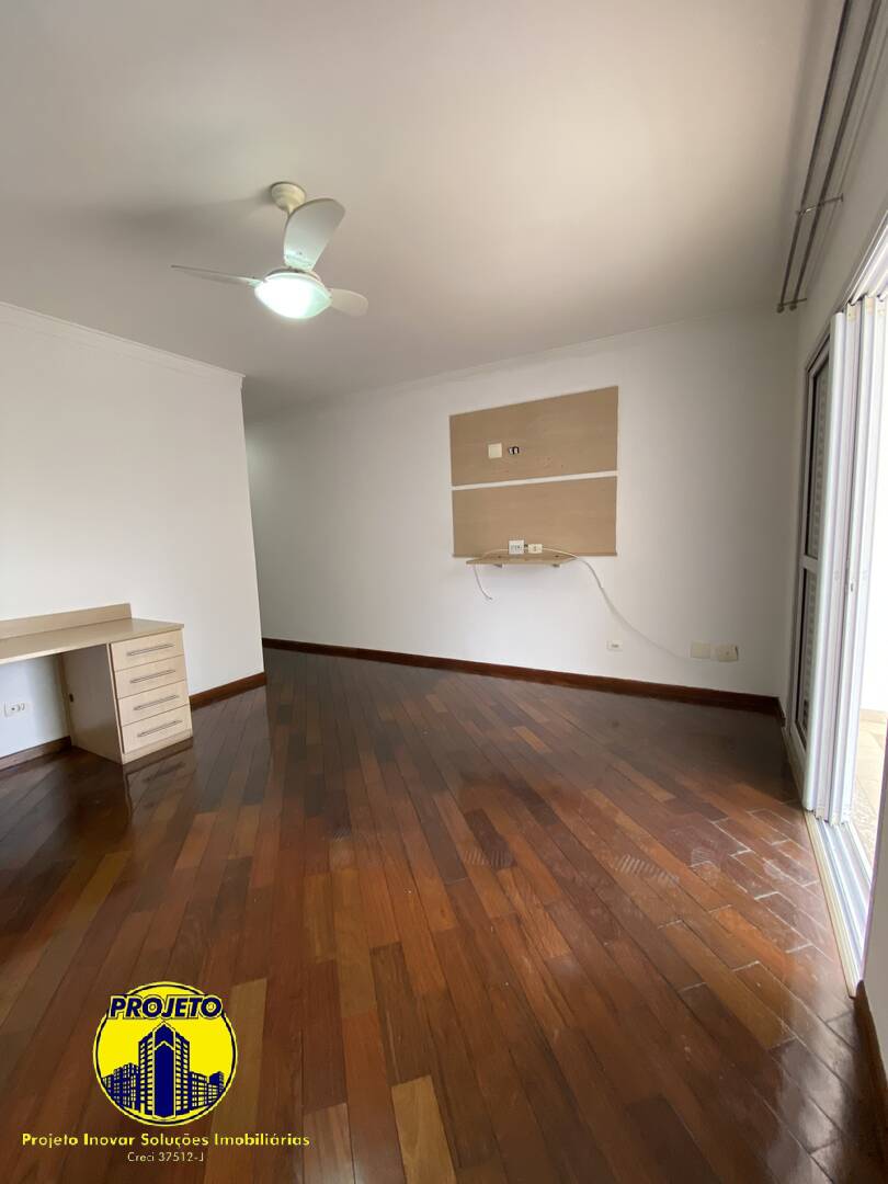 Casa para alugar com 4 quartos, 300m² - Foto 12