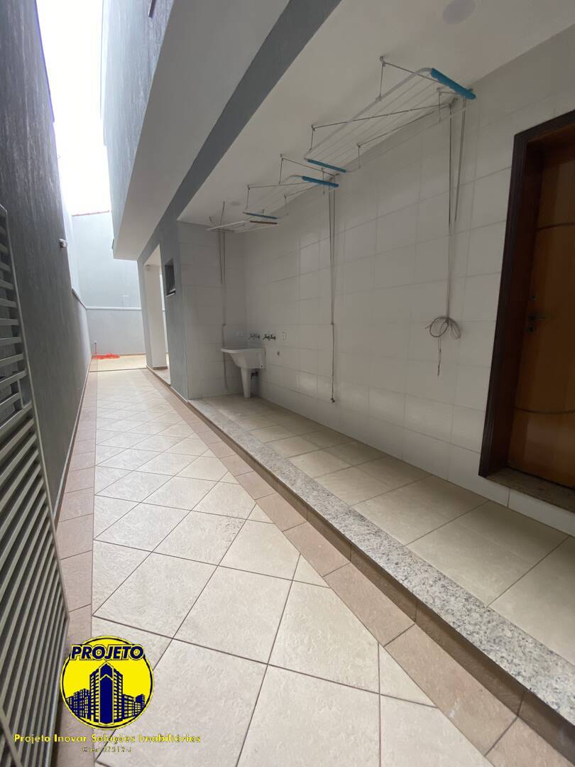 Casa para alugar com 4 quartos, 300m² - Foto 14
