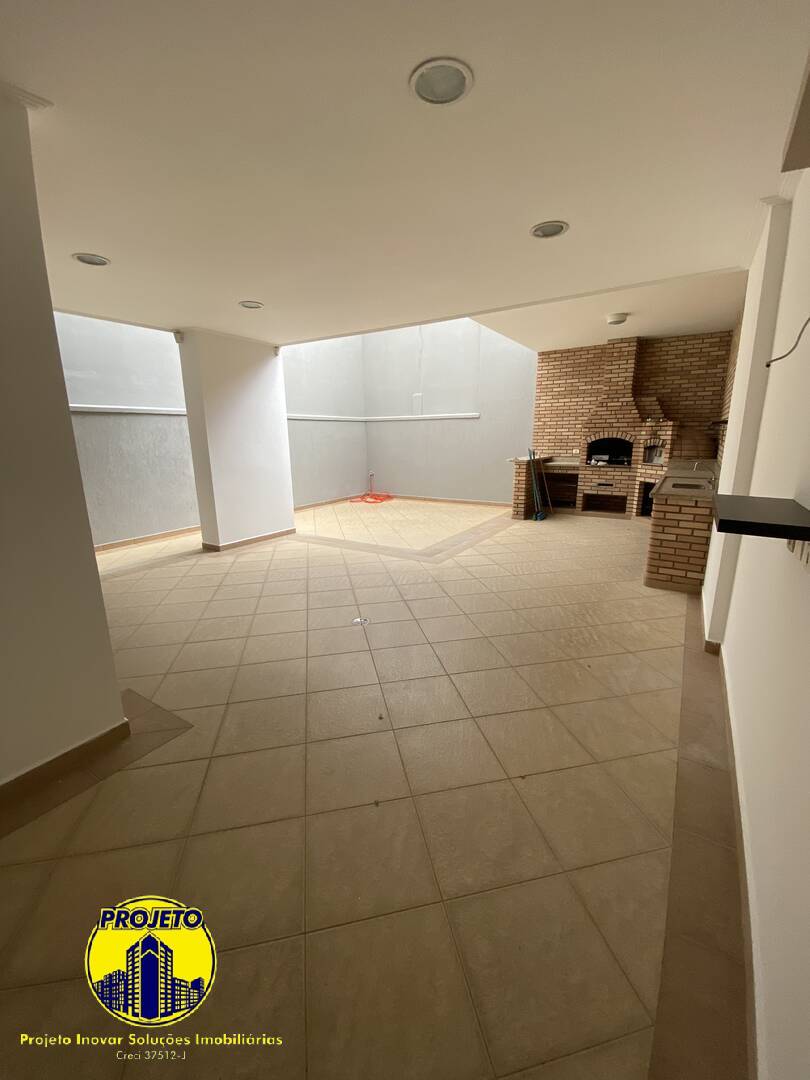 Casa para alugar com 4 quartos, 300m² - Foto 17