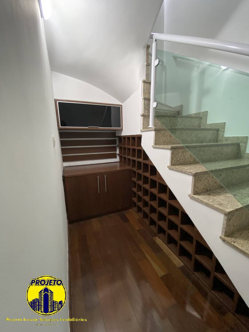 Casa para alugar com 4 quartos, 300m² - Foto 20