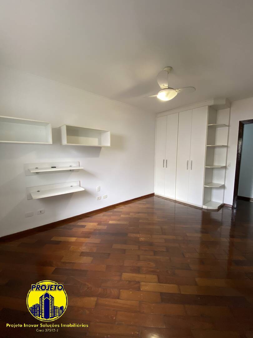 Casa para alugar com 4 quartos, 300m² - Foto 35