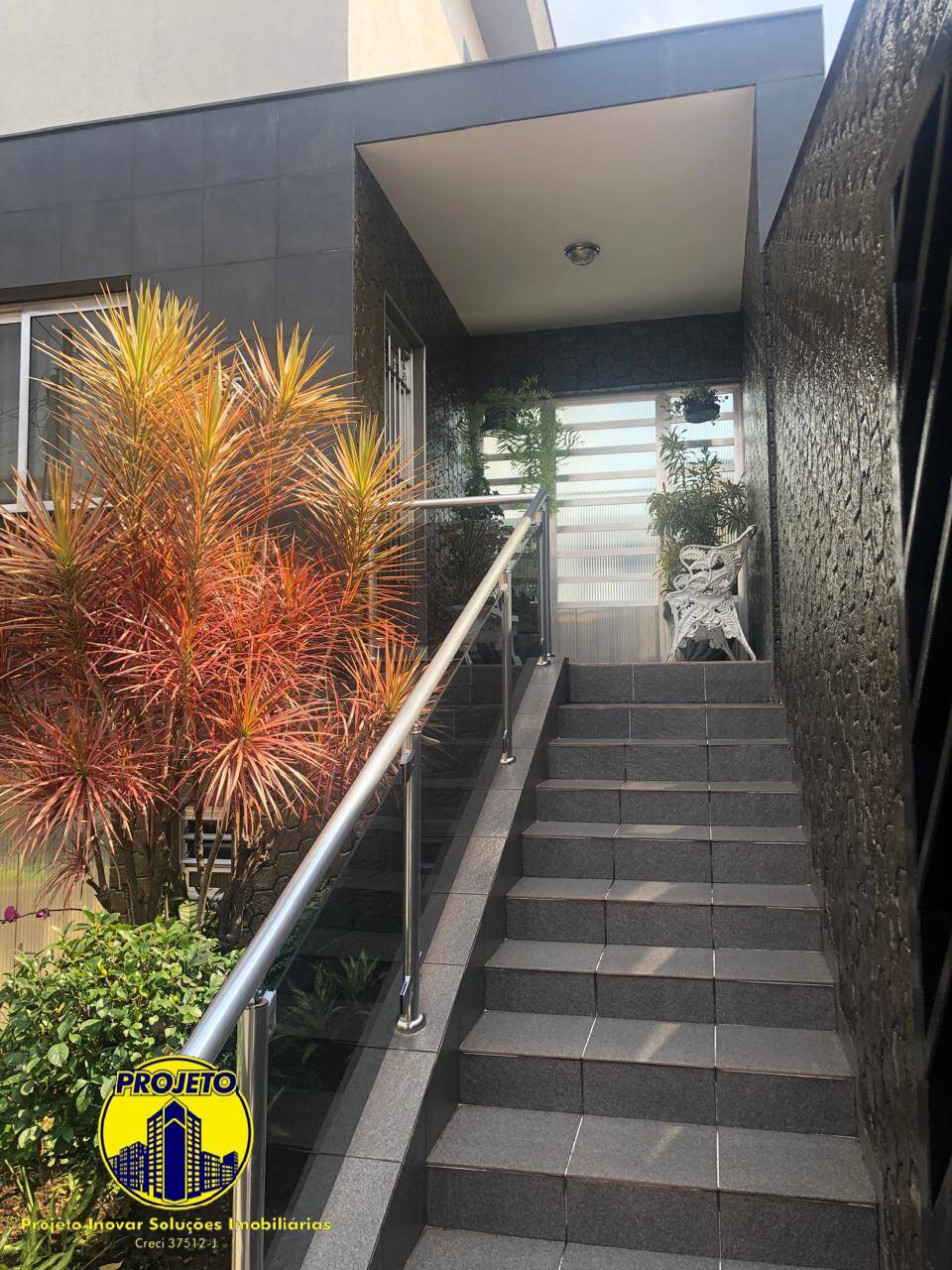 Casa à venda com 3 quartos, 331m² - Foto 3